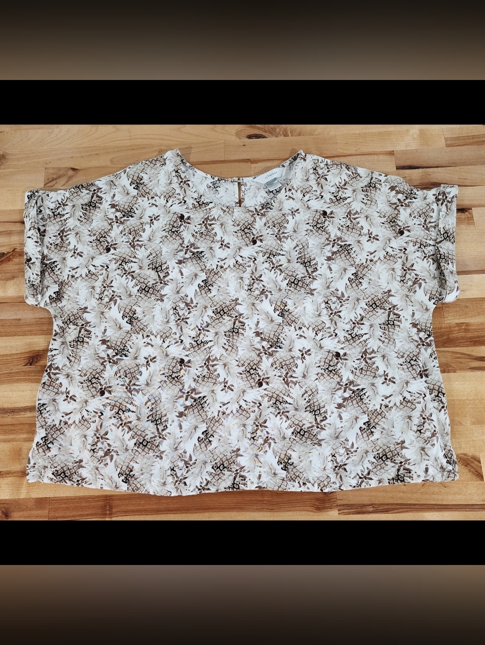 CJ Banks Linen Rayon Top Blouse Size 1X Boxy Pineapple Print Beige White